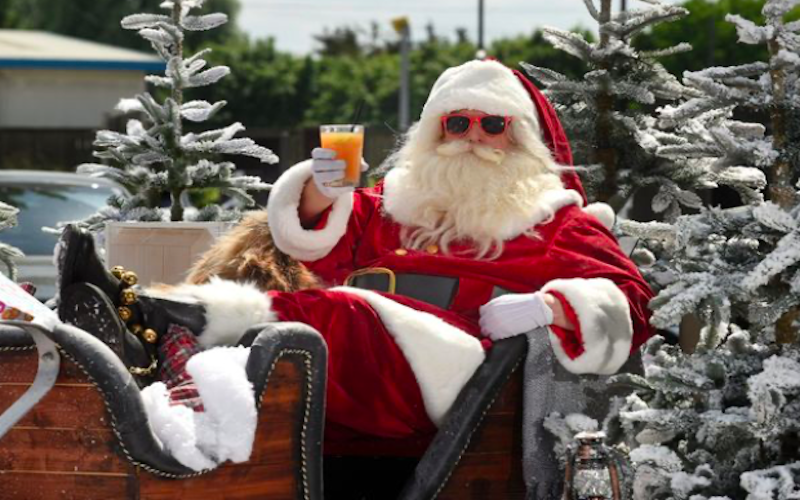 Santa and a cocktail at Mecca Bingo screenshot