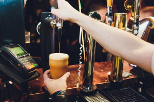 bar tender pulling pint